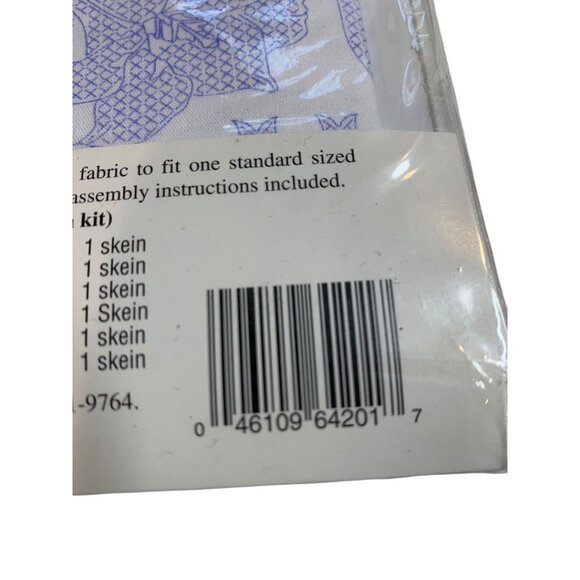 Bucilla Stamped Fabric Bible Cover Kit Lilies 64201 - Picture 5 of 6